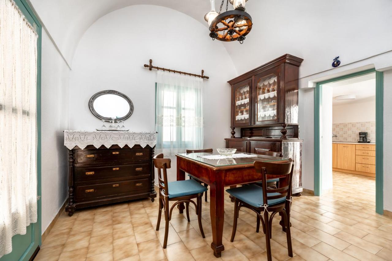 Authentic Santorinian Home Experience Fira  Exterior photo