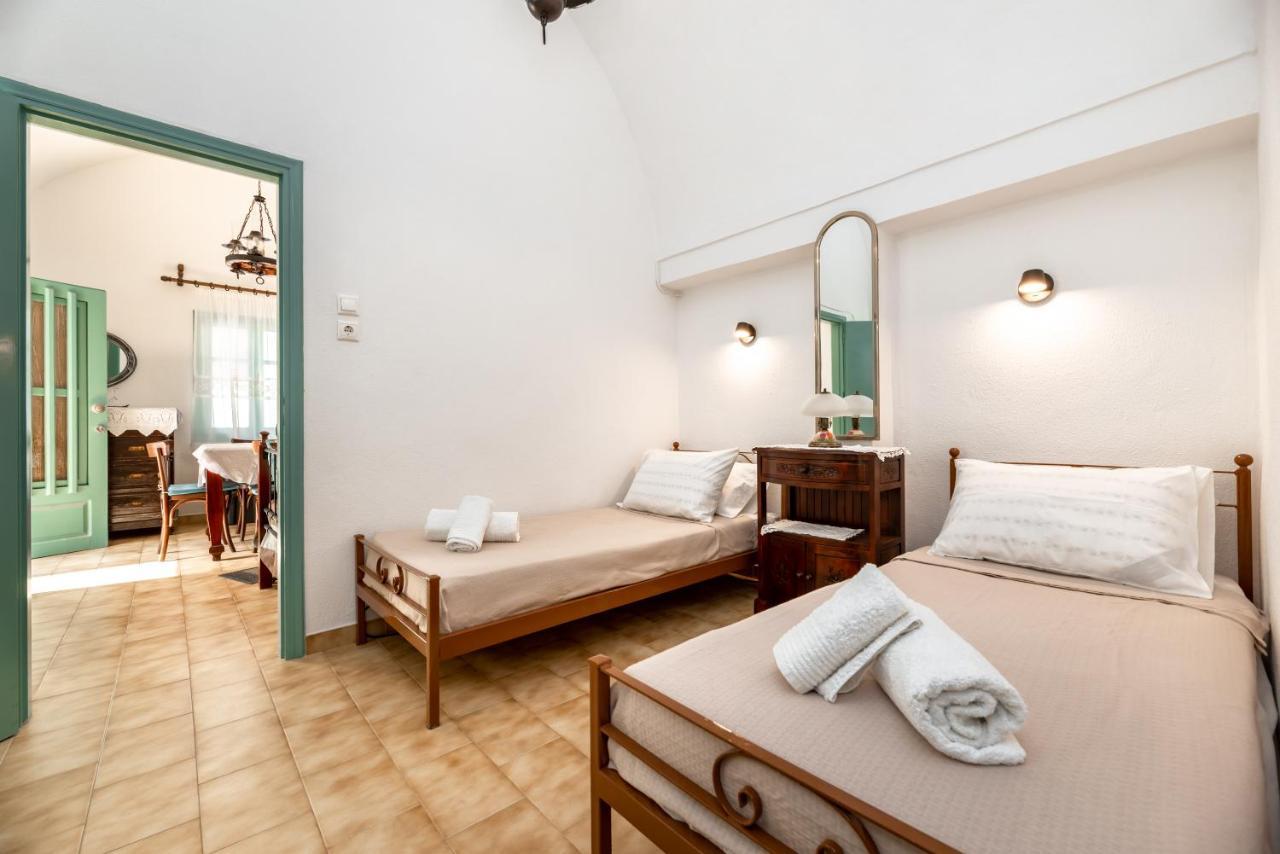Authentic Santorinian Home Experience Fira  Exterior photo