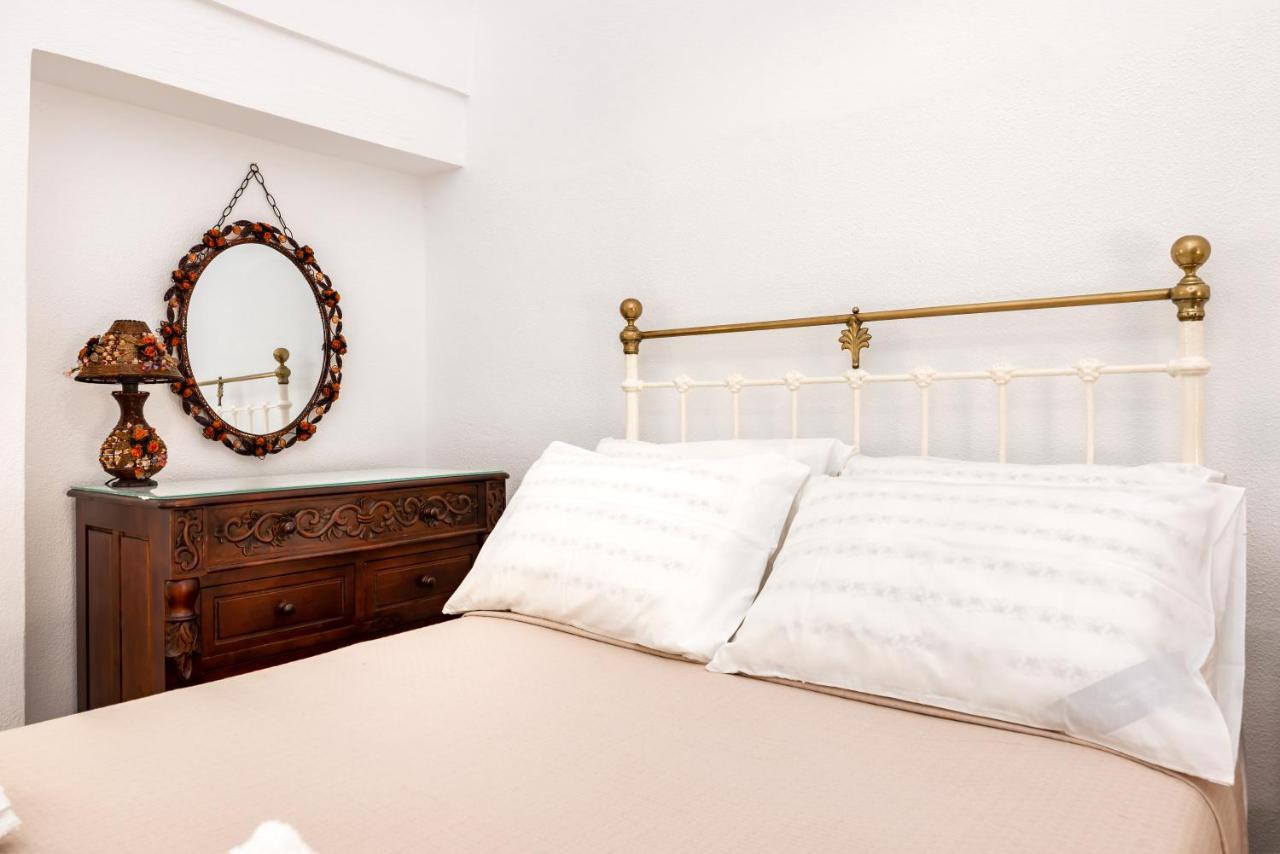 Authentic Santorinian Home Experience Fira  Exterior photo