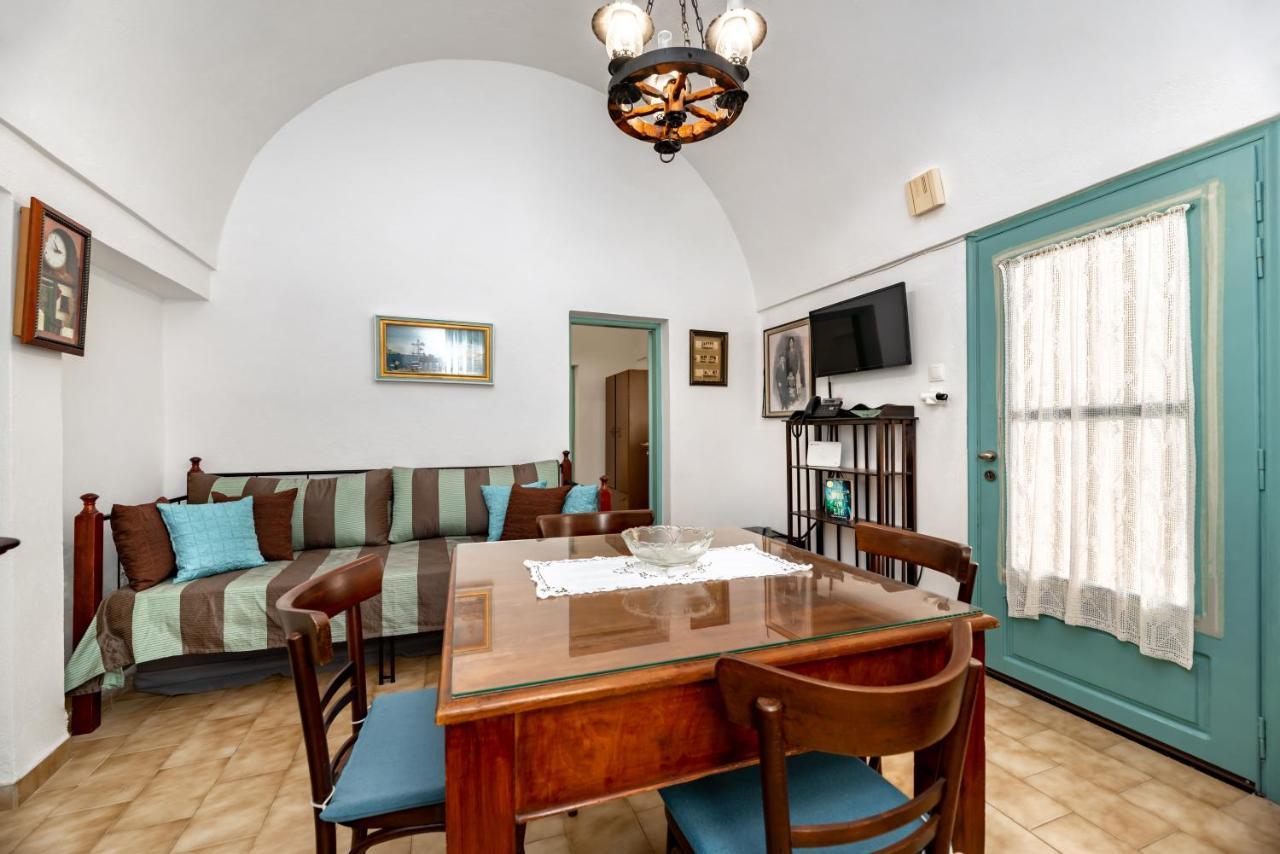 Authentic Santorinian Home Experience Fira  Exterior photo
