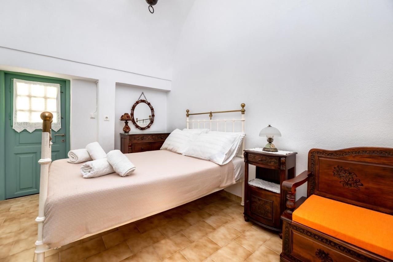 Authentic Santorinian Home Experience Fira  Exterior photo