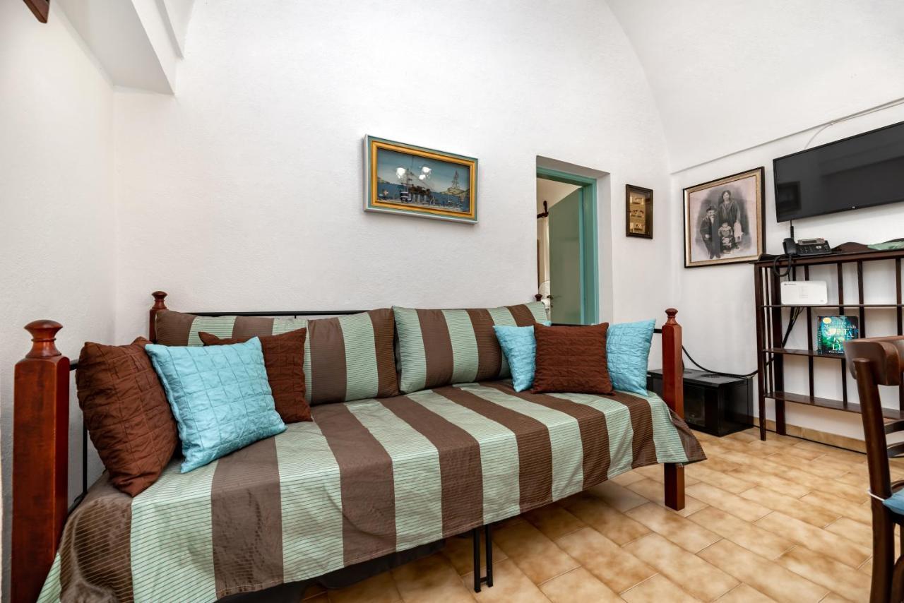 Authentic Santorinian Home Experience Fira  Exterior photo