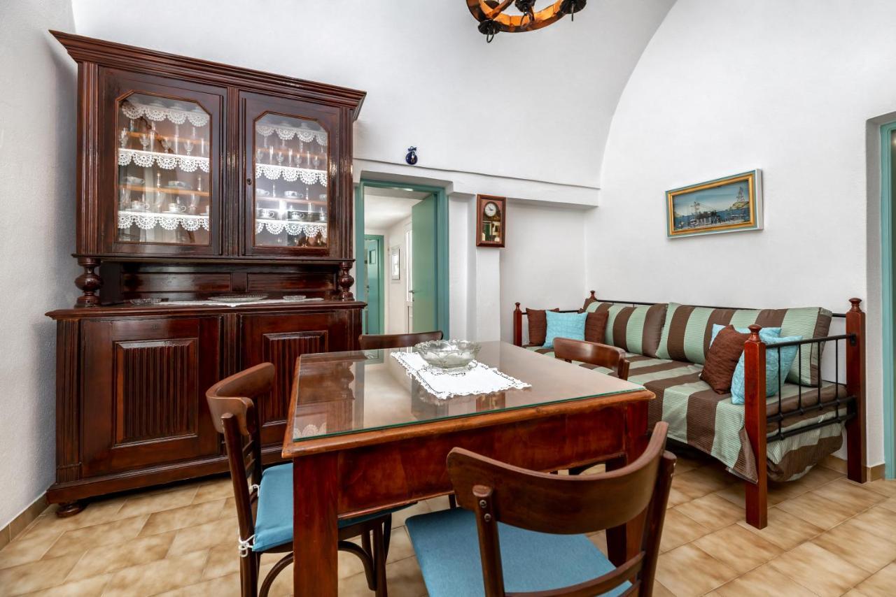 Authentic Santorinian Home Experience Fira  Exterior photo